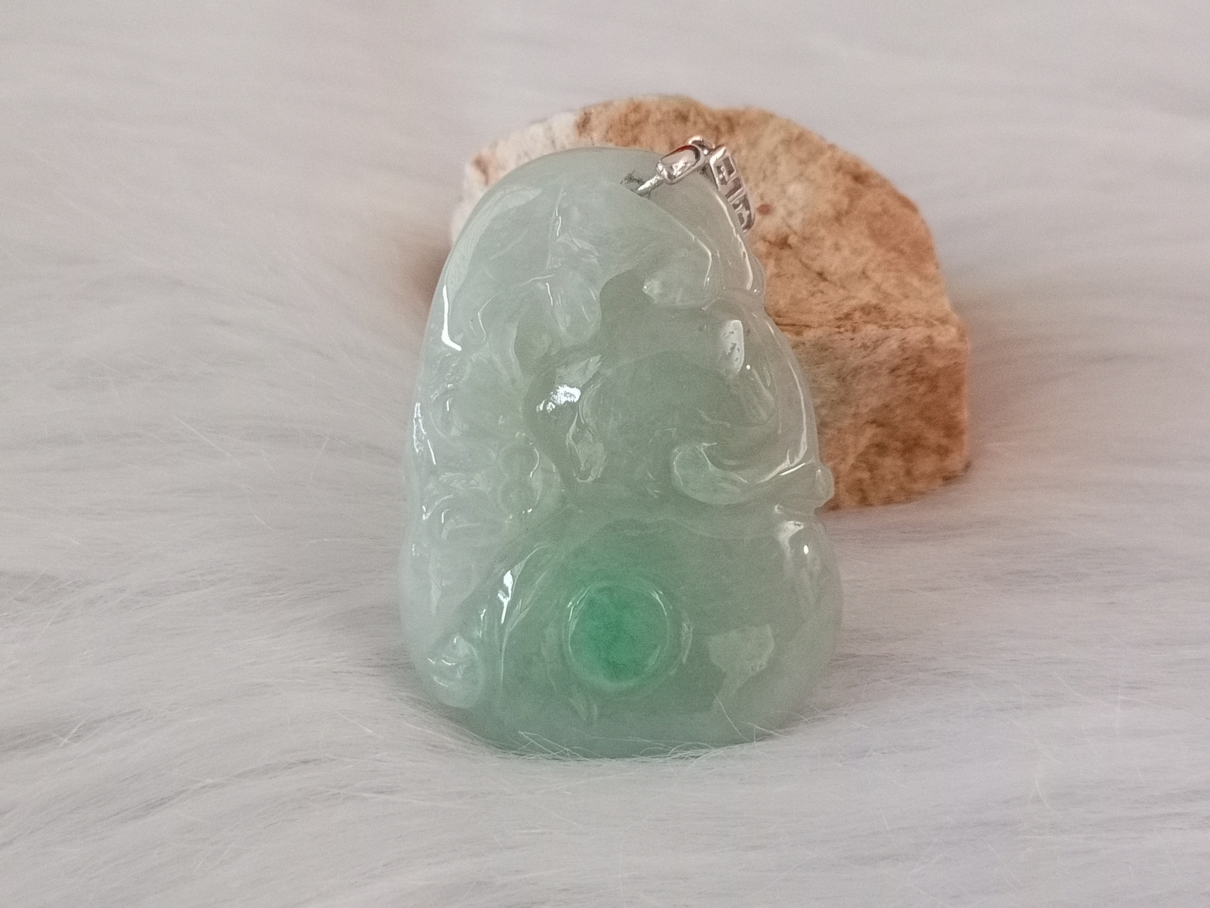 🍀 P240 - Natural Myanmar Jadeite Jade Gourd Pendant with 925 silver pendant buckle head (Slight flaw) 天然缅甸翡翠A货葫芦吊坠 (微瑕)