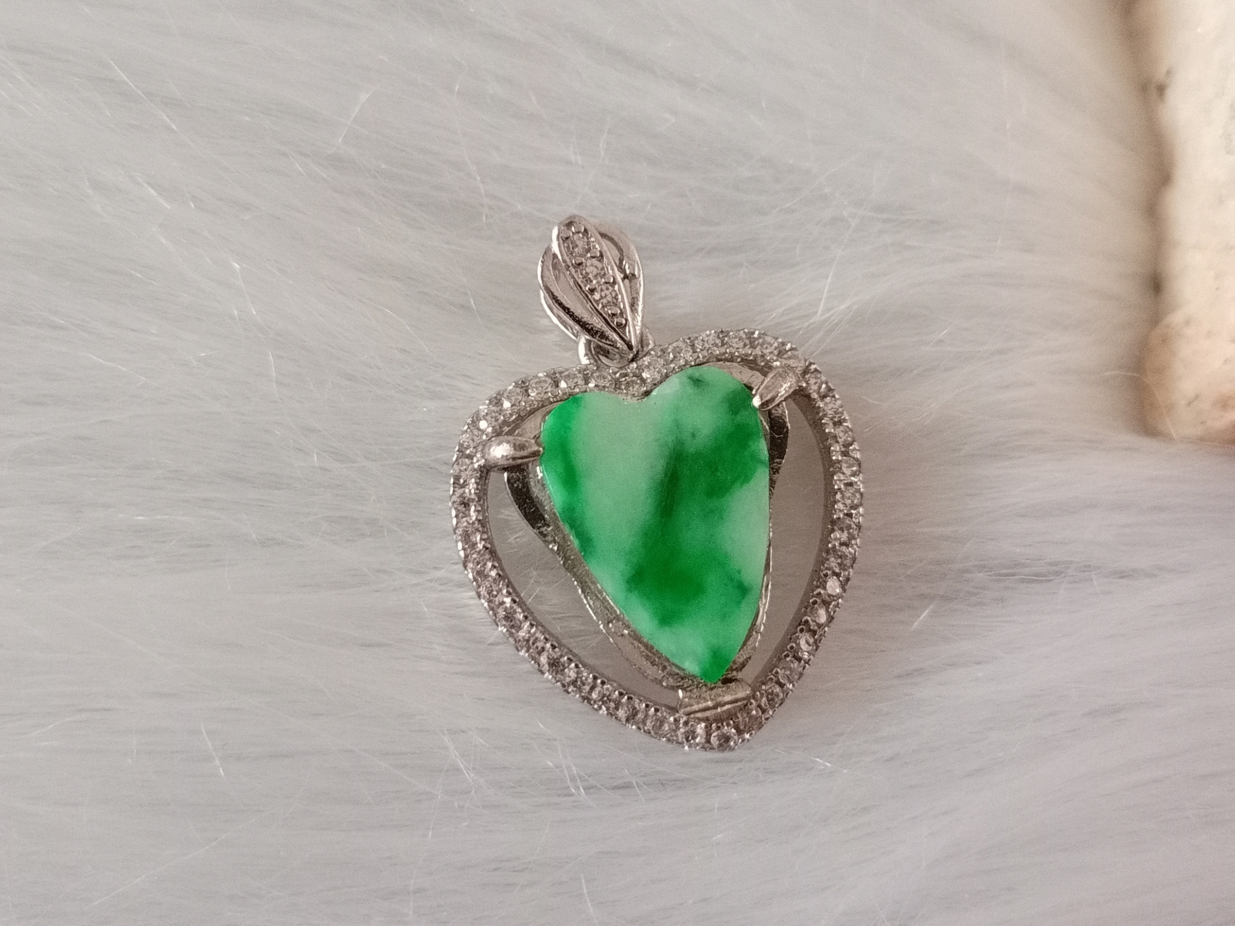 🍀 P243 - Natural Myanmar Jadeite Jade Heart Shape Pendant 925 Silver Inlaid pendant buckle head 天然缅甸翡翠A货爱心吊坠 925纯银镶嵌吊坠扣头