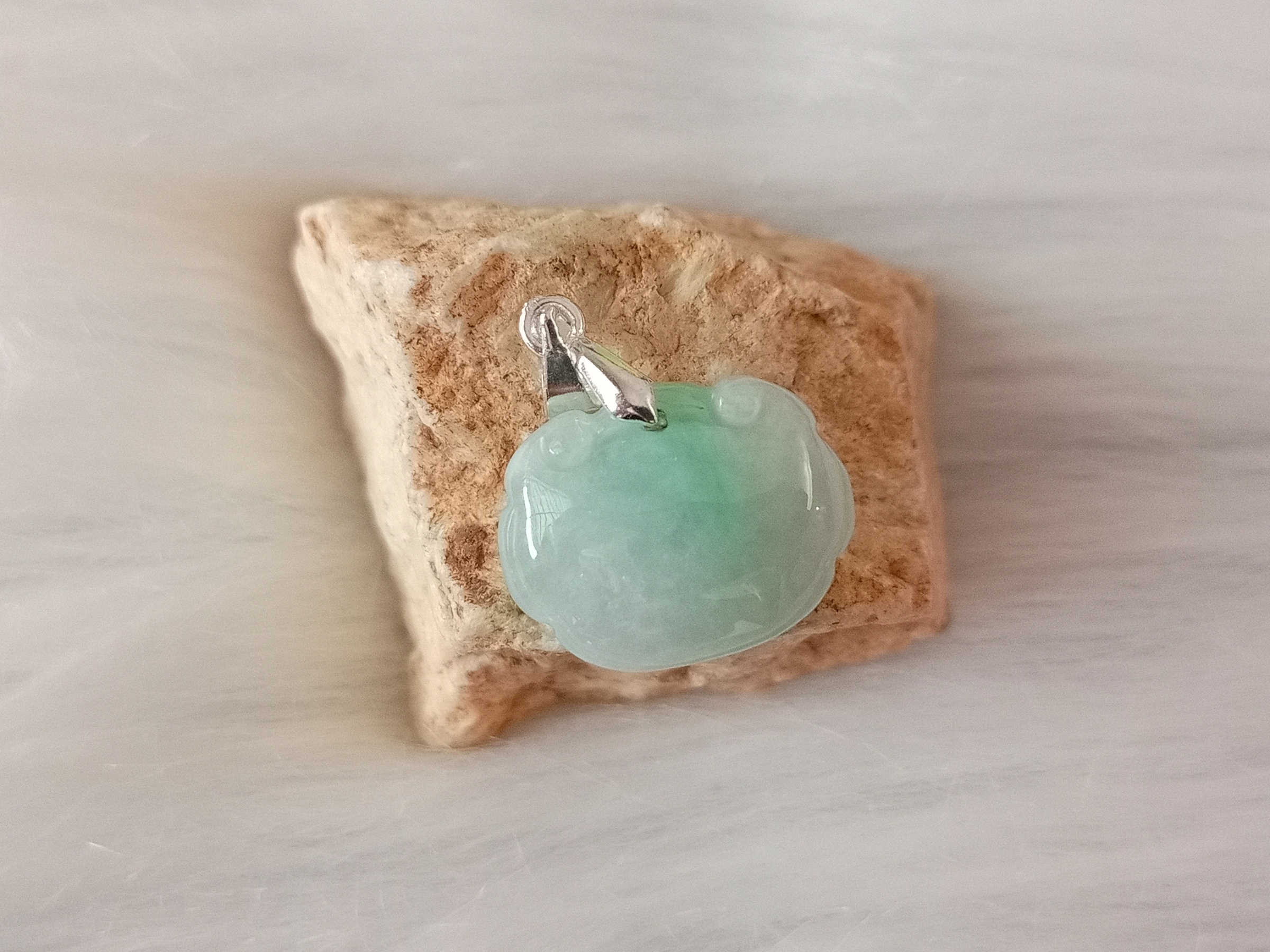 🍀 P254 - Natural Myanmar Jadeite Jade Pendant with 925 silver pendant buckle head 天然缅甸翡翠A货一抹绿 