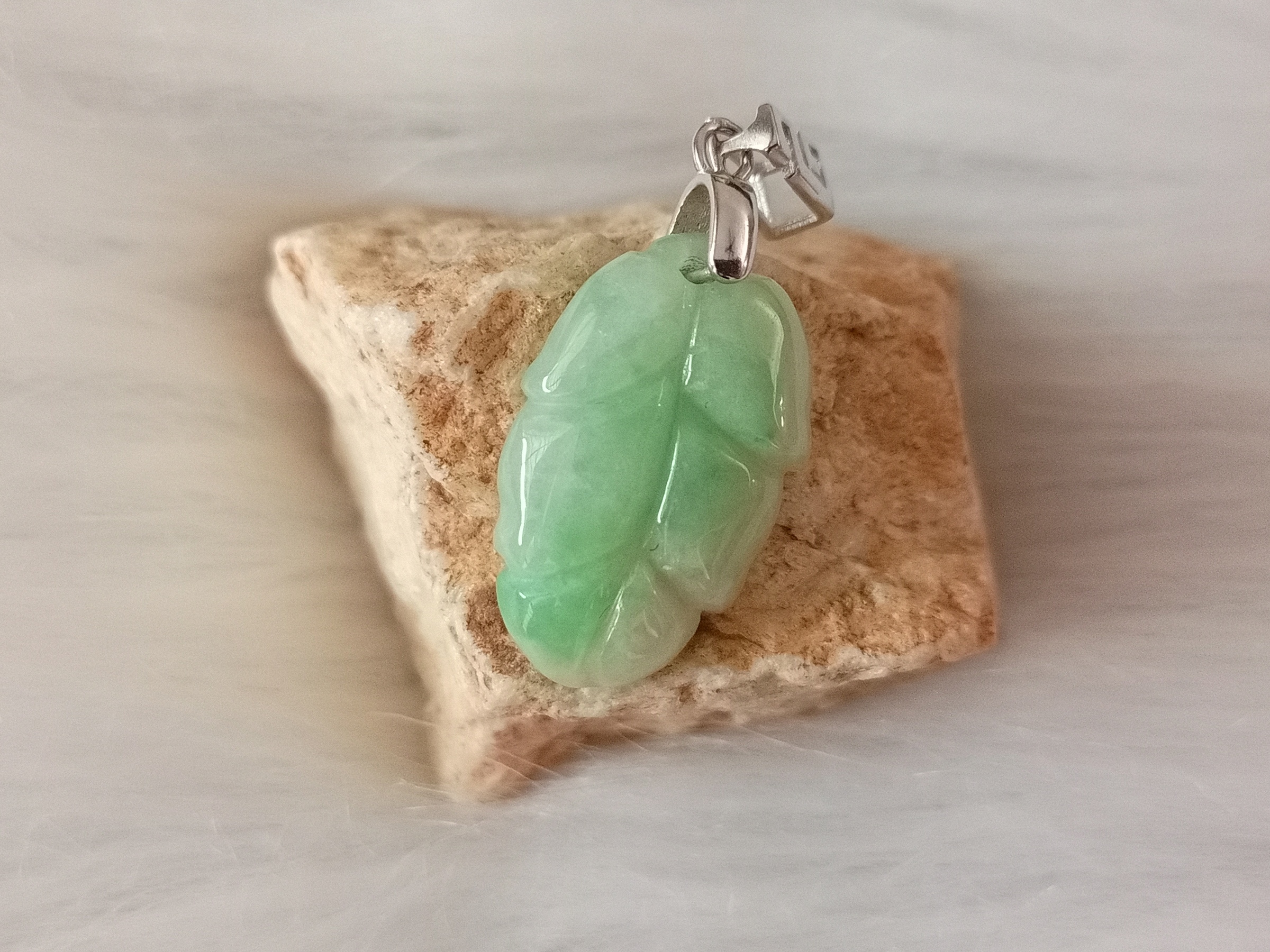 🍀 P255 - Natural Myanmar Jadeite Jade Leaf Pendant with 925 silver pendant buckle head 天然缅甸翡翠A货叶子 