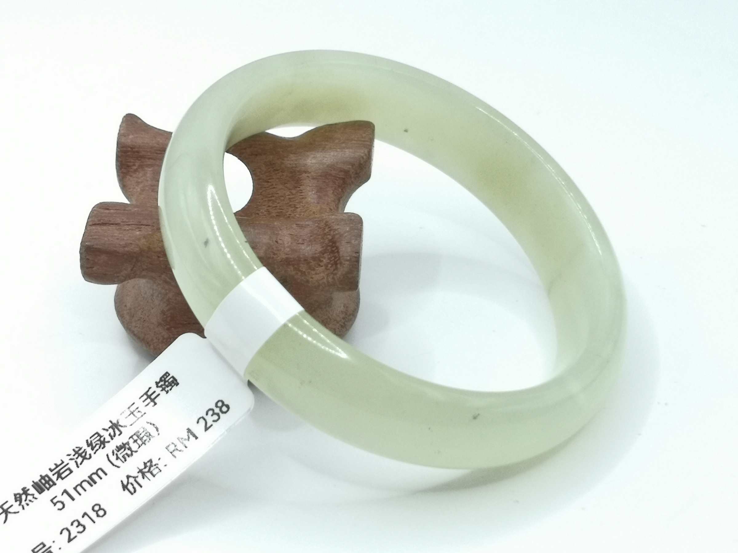 🍀 B2318 - Natural Serpentine Jade Bangle 51mm (Slightly flawed) 天然岫岩浅绿冰玉手镯 51mm (微瑕)