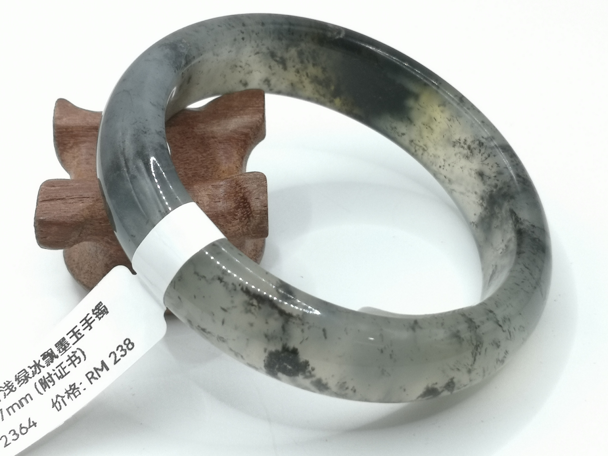 🍀 B2364 - Natural Serpentine Jade Bangle 57mm (with certificate) 天然岫岩浅绿冰飘墨玉手镯 57mm (附证书)