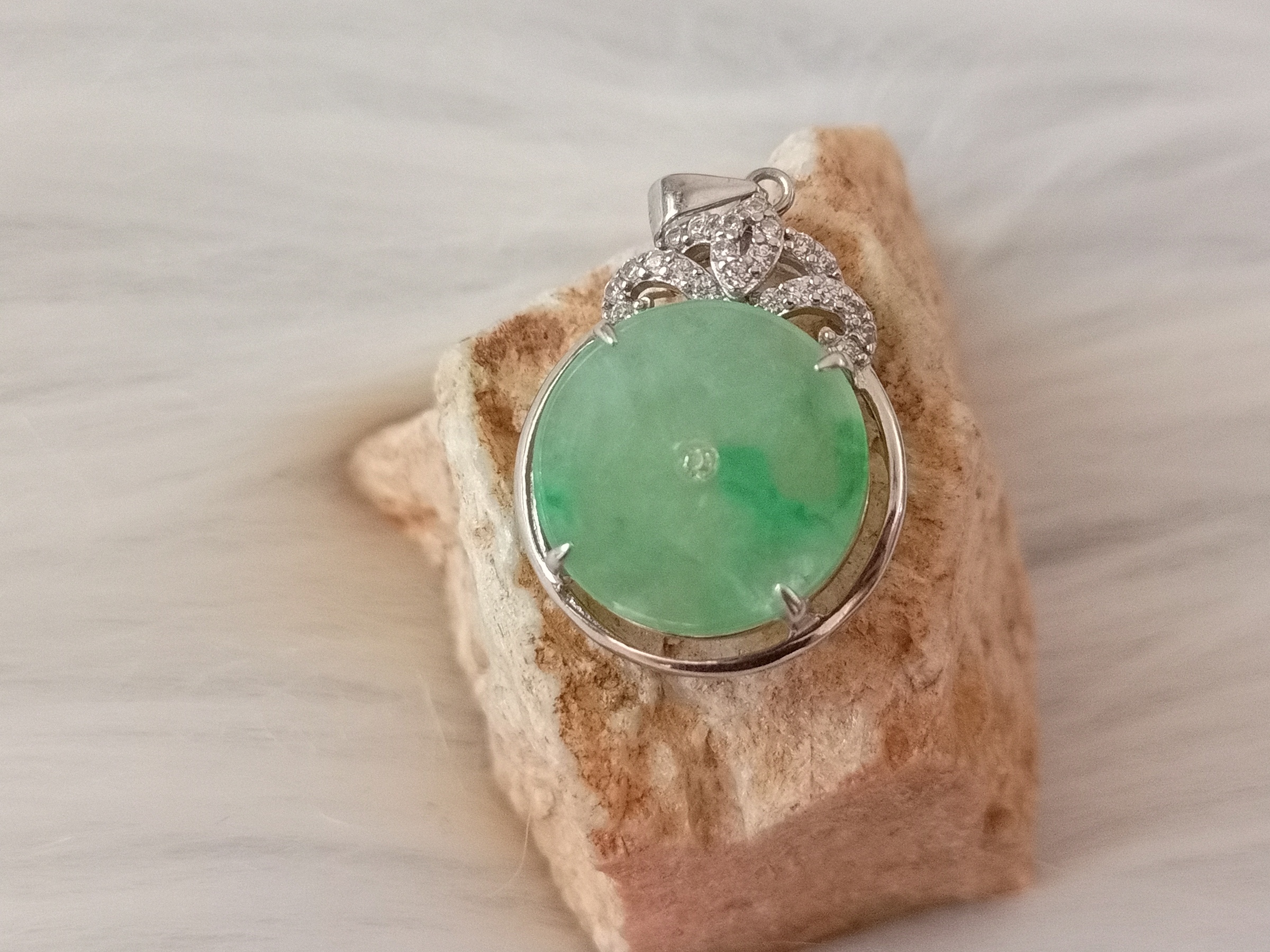 🍀 P303 - Natural Myanmar Jadeite Jade 
