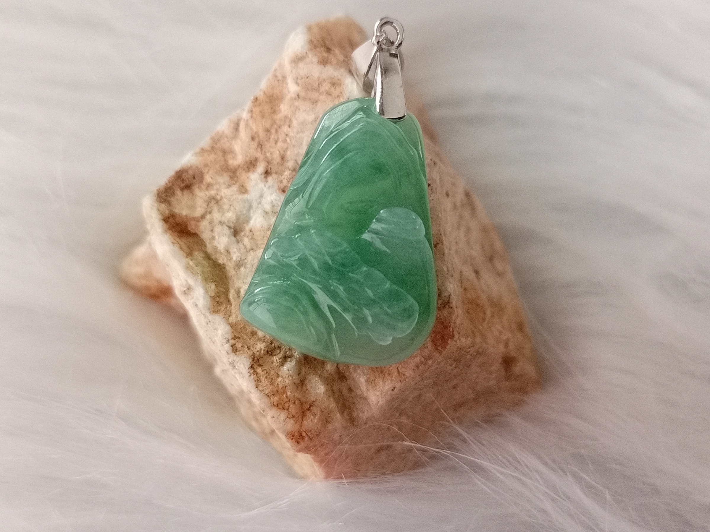 🍀 P332 - Natural Myanmar Jadeite Jade Pendant with S925 silver pendant buckle head 天然缅甸翡翠A货绿冰 