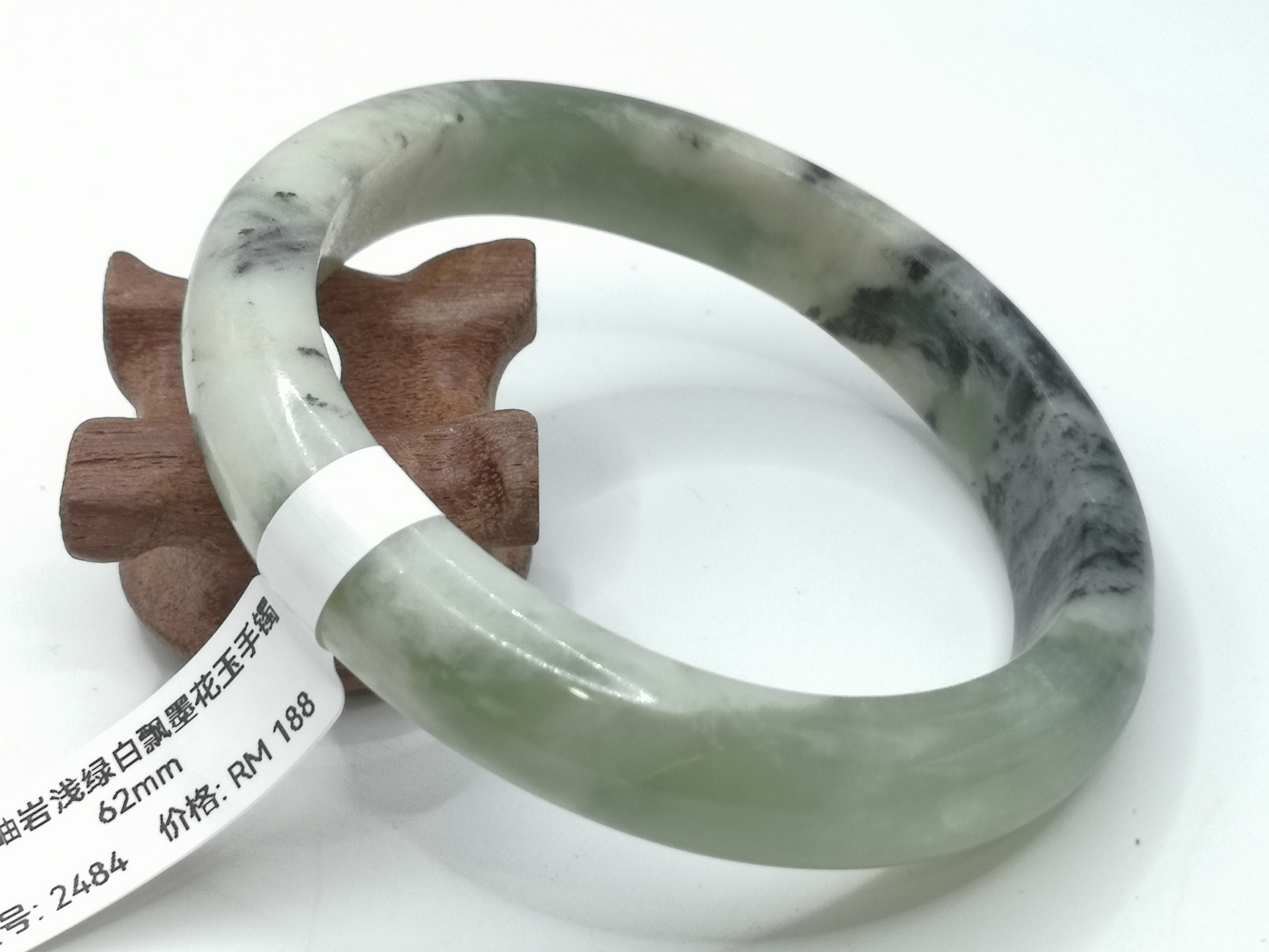 🍀 B2484 - Natural Serpentine Jade Bangle 62mm 天然岫岩浅绿白飘墨花玉手镯 62mm