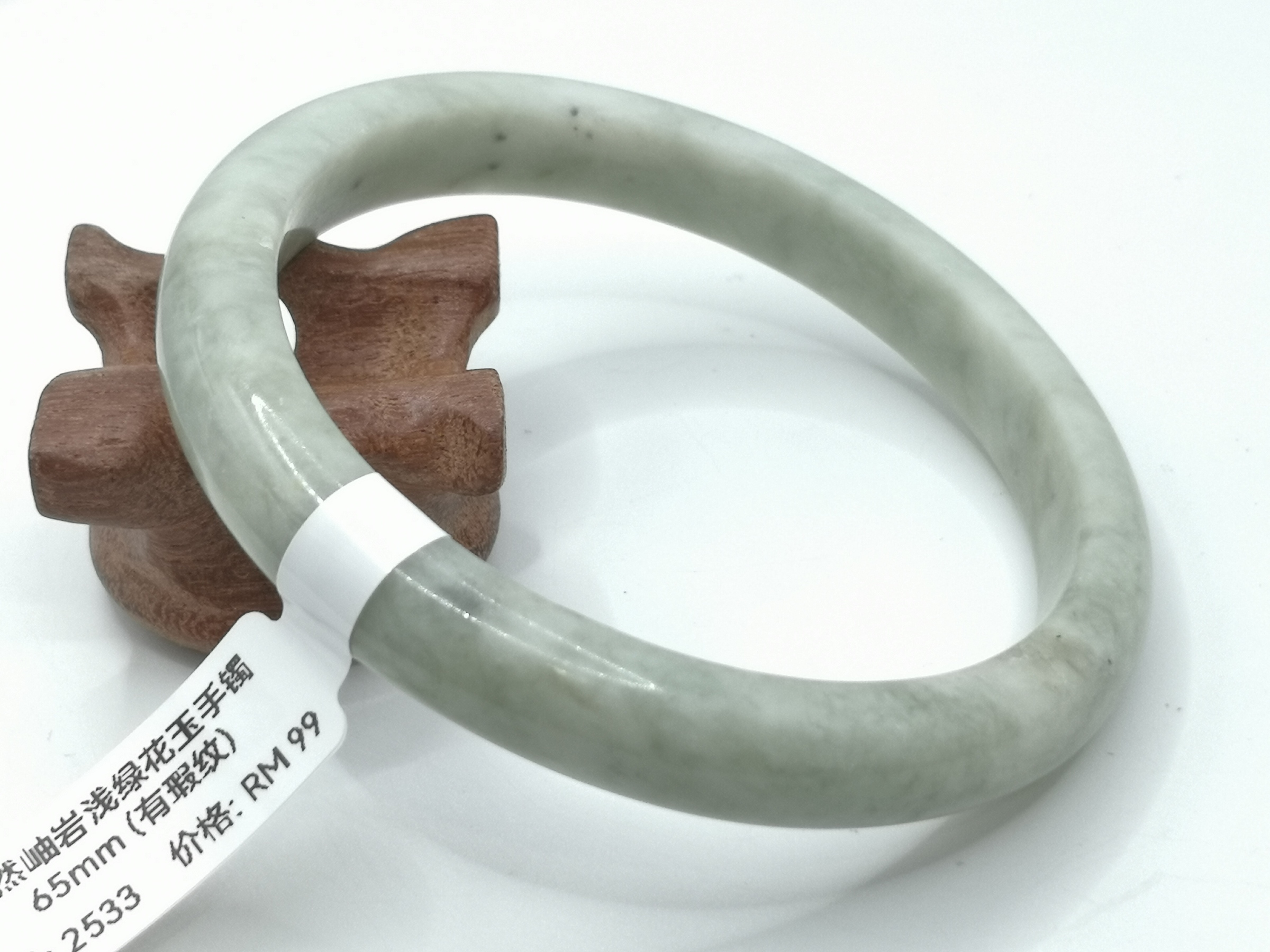 🍀 B2533 - Natural Serpentine Jade Bangle 65mm (Got flaw line) 天然岫岩浅绿花玉手镯 65mm (有瑕纹）