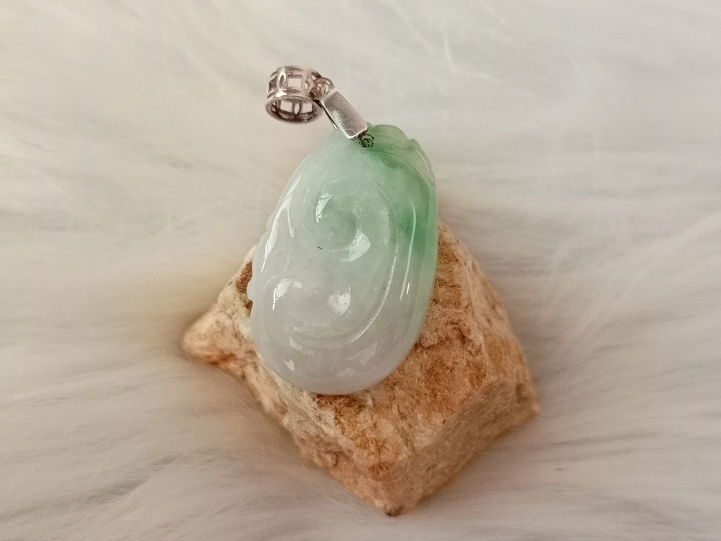 🍀 P438 - Natural Myanmar Jadeite Jade 