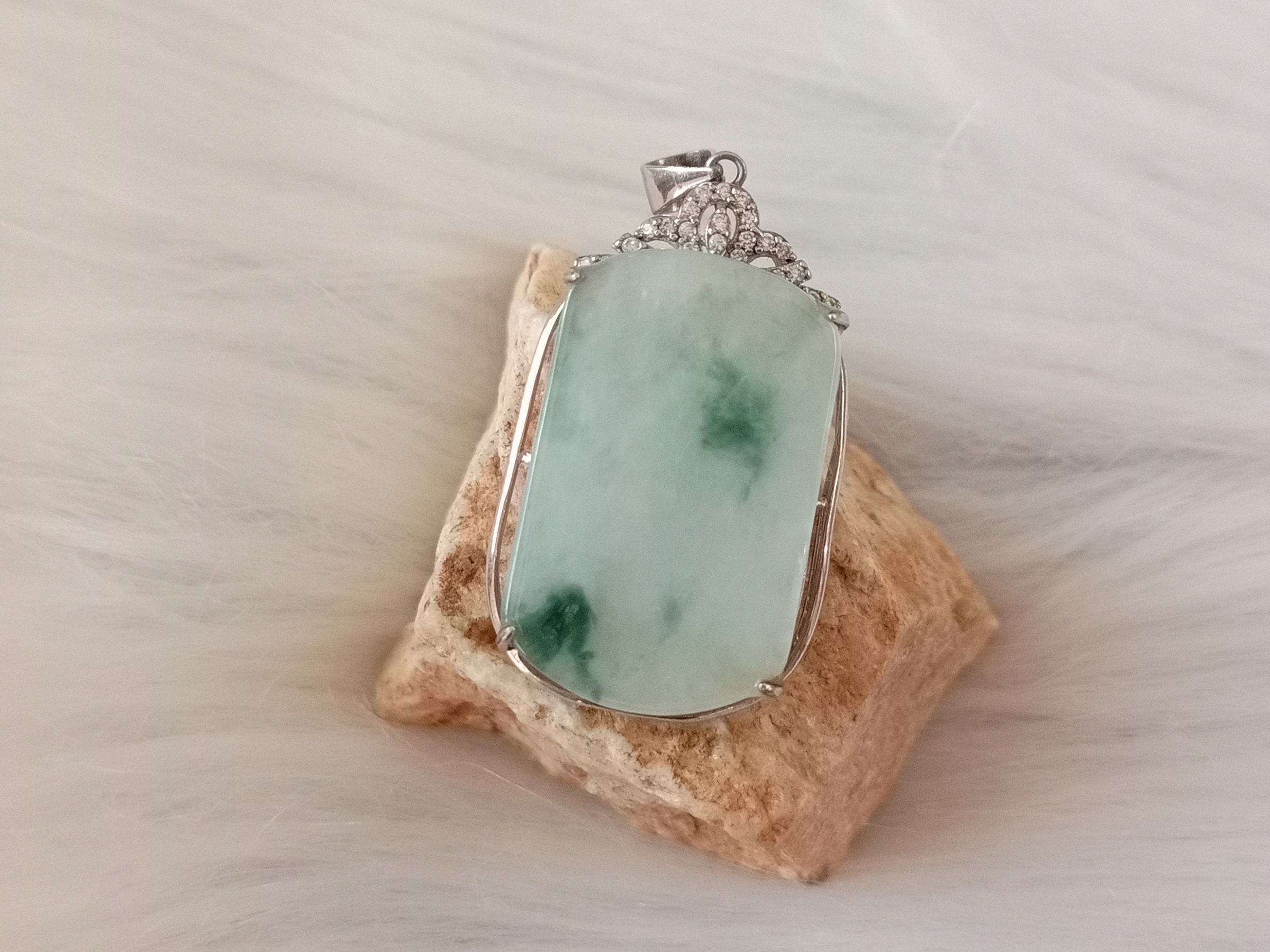 🍀 P467 - Natural Myanmar Jadeite Jade Pendant 925 Silver Inlaid (Slightly flawed) 天然缅甸翡翠A货白冰飘花 