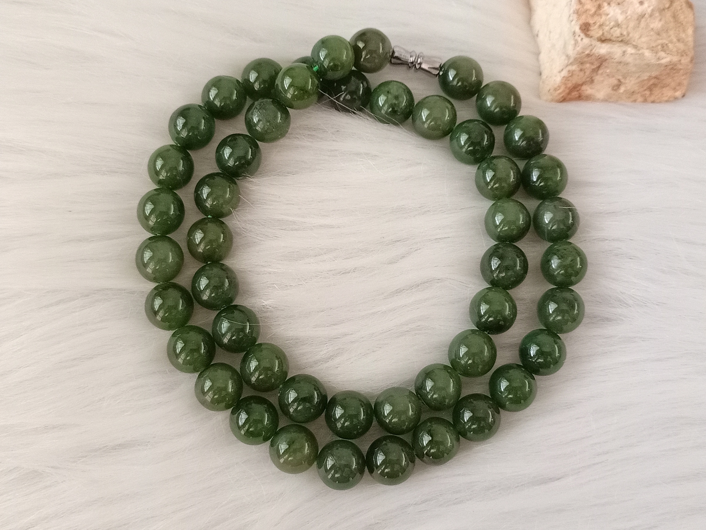 🍀 N044 - Natural Nephrite Jade Hetian Jade Bead Necklace 9mm++ - 10mm (with cert) (Slightly flawed) 天然和田玉碧玉绿色珠子项链 (附证书)