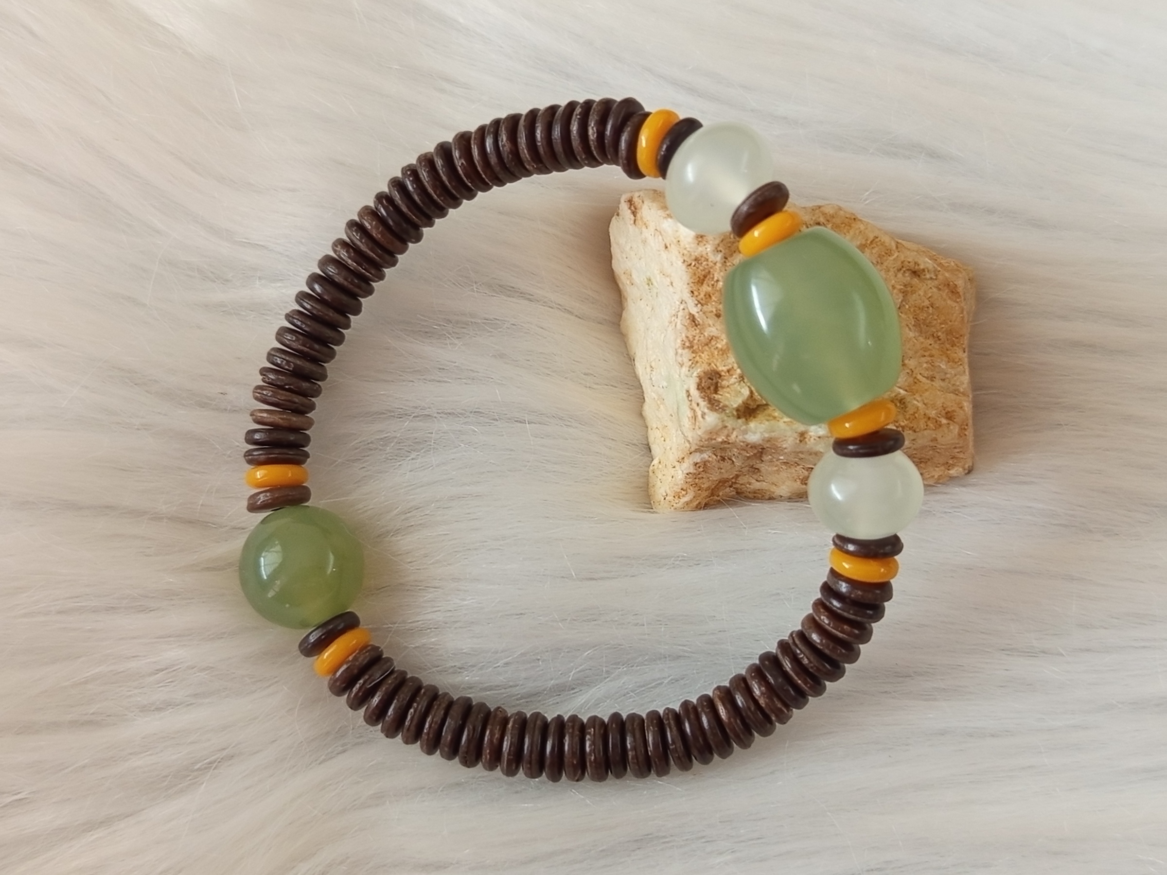 🍀 C104 - Natural Serpentine Jade Coconut Shell Bracelet 天然岫