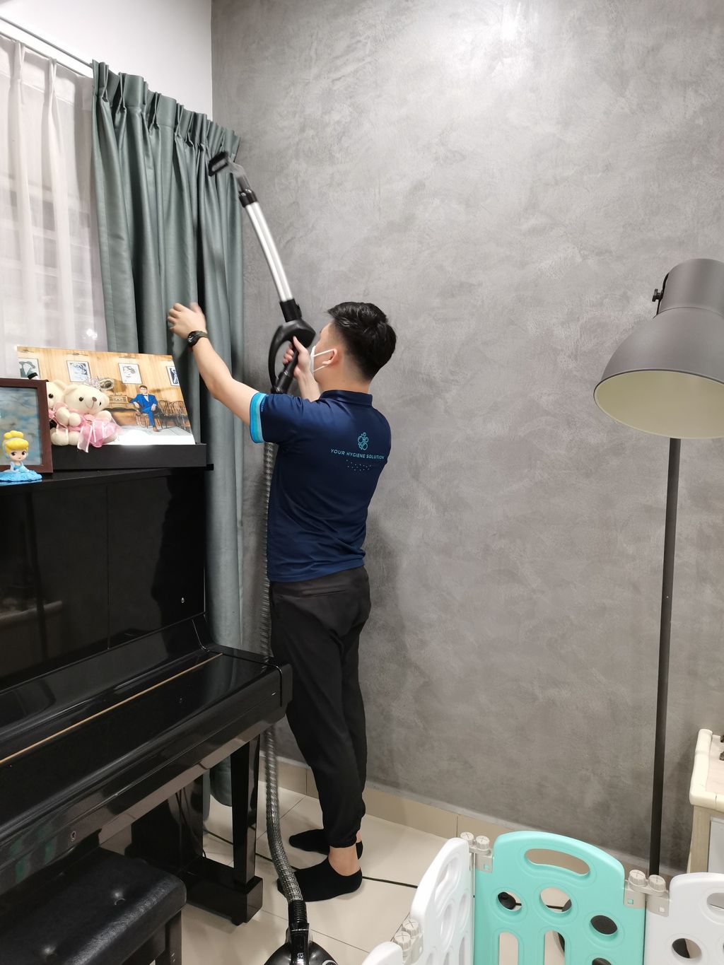 Deep cleaning curtain