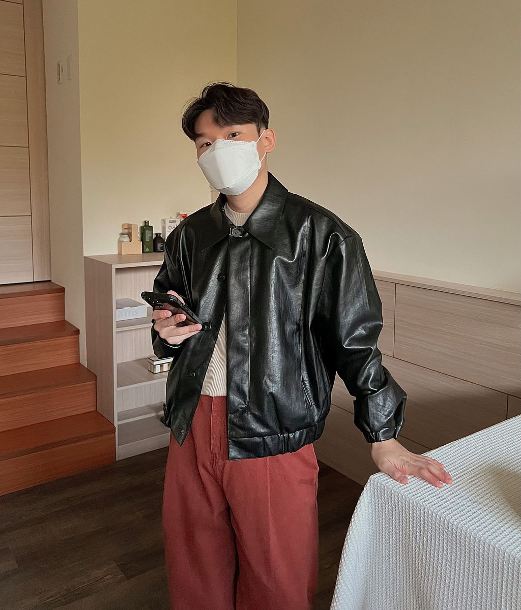 OPPAKOREA 隱藏鈕扣短版皮革外套 (2色)