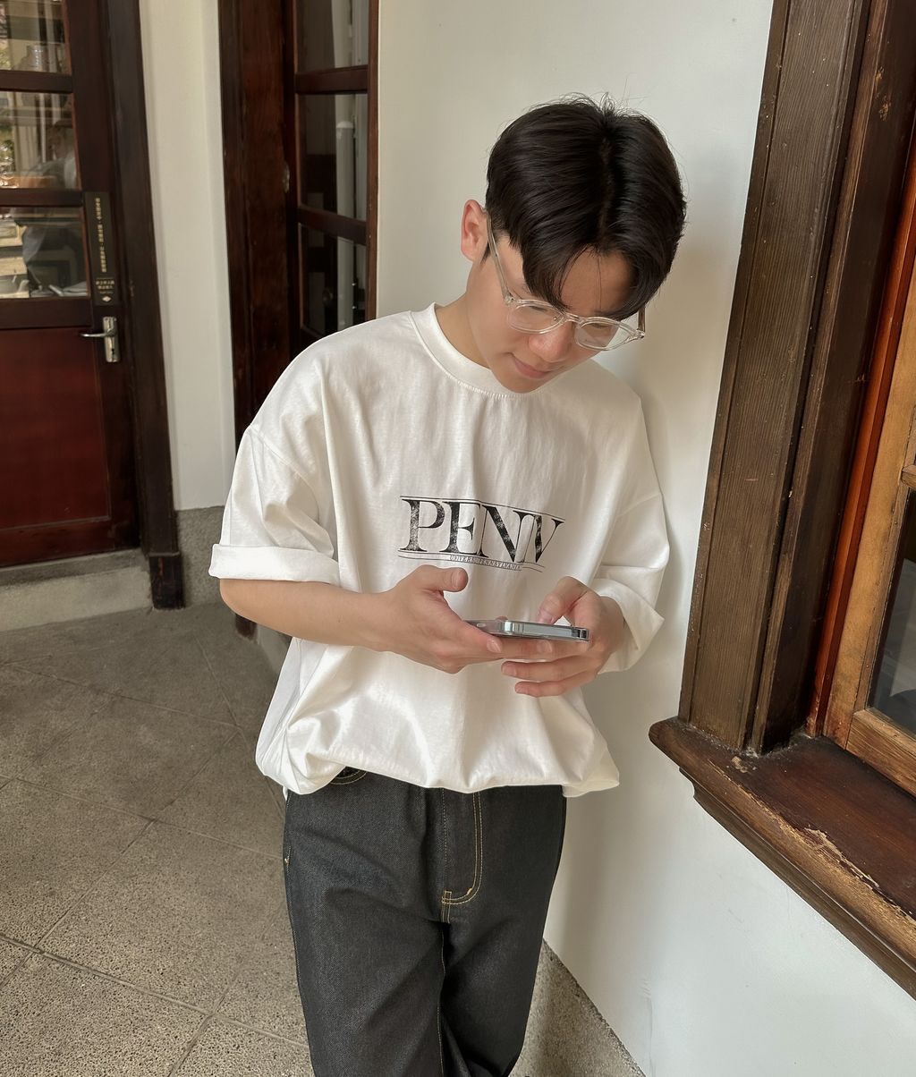 OPPAKOREA Penn 復古英字寬鬆短T (2色) (優質精梳棉材質)