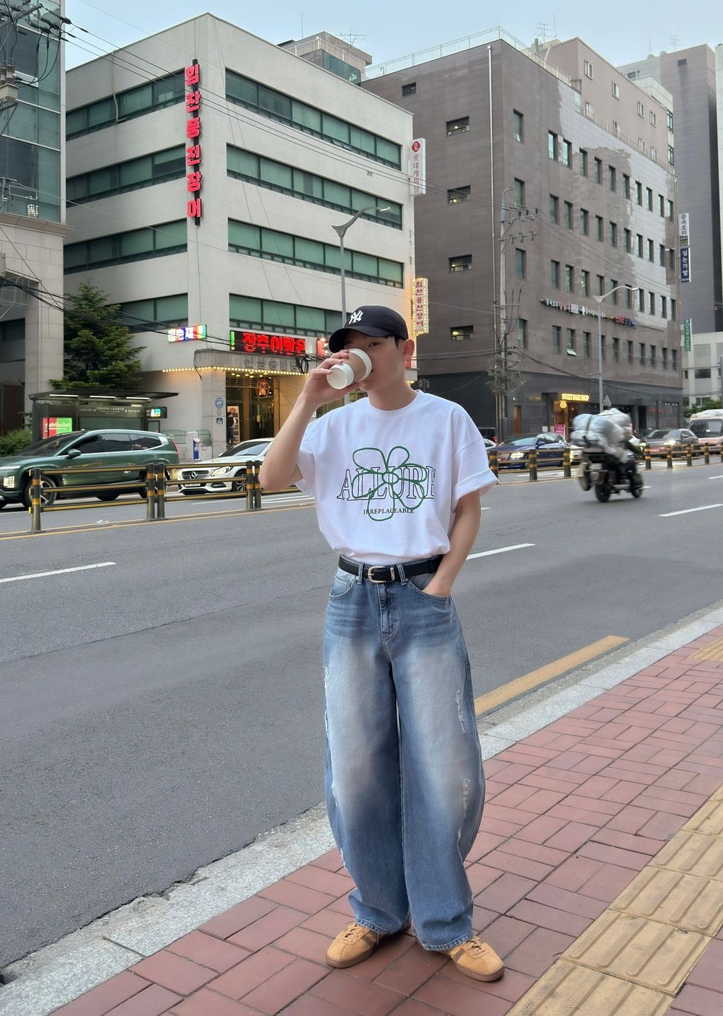 OPPAKOREA 微破壞水洗弧形牛仔寬褲 (推薦單品!!!)
