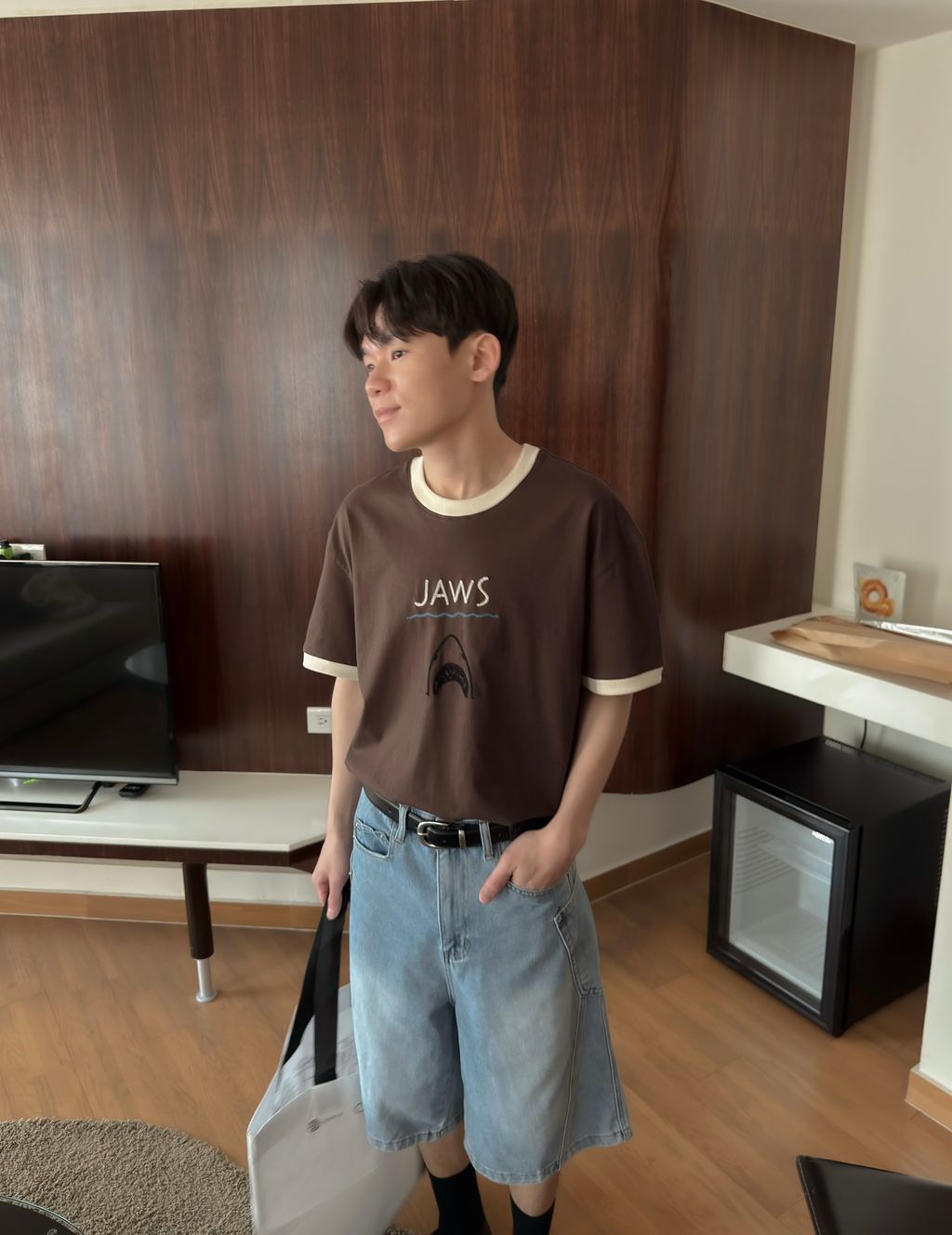 OPPAKOREA 大白鯊緞面繡滾邊短T (2色)