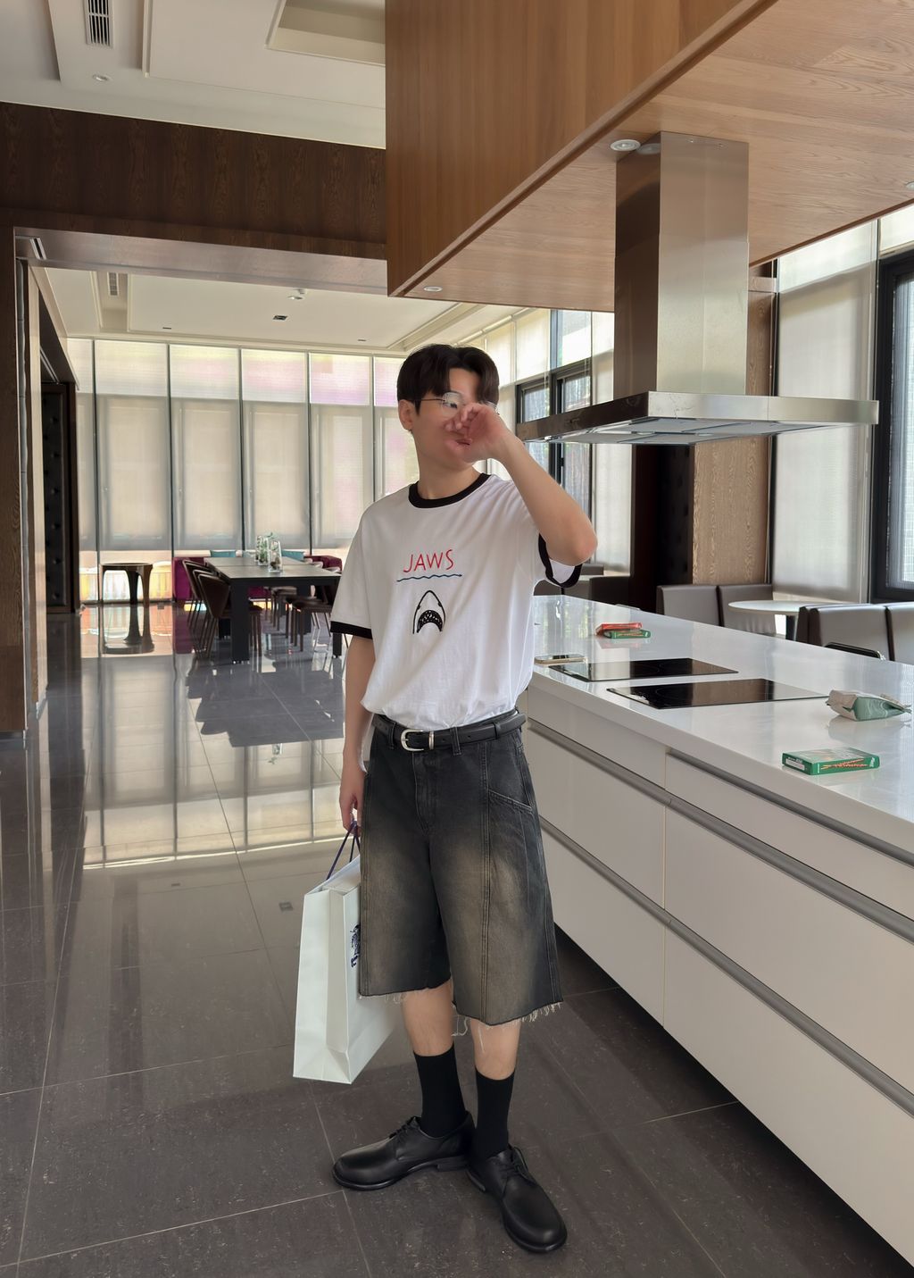 OPPAKOREA 大白鯊緞面繡滾邊短T (2色)