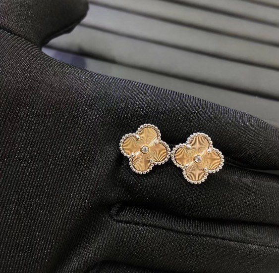 FB64BB4F-788C-448B-8F30-D190E36E7772