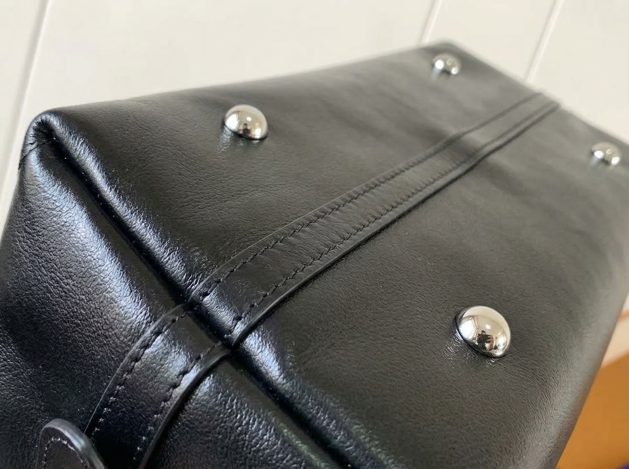 Louis Vuitton 皮包縫線細節