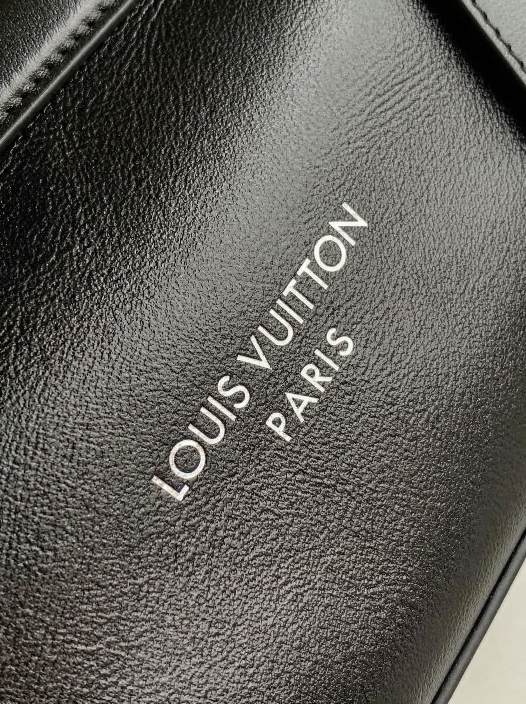 Louis Vuitton 手袋材質細節