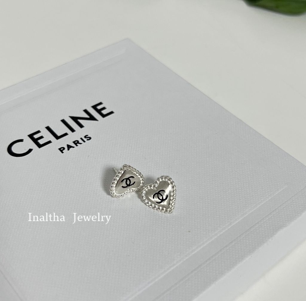 6FD06D77-BB19-4038-9A1E-EB243DADDD42