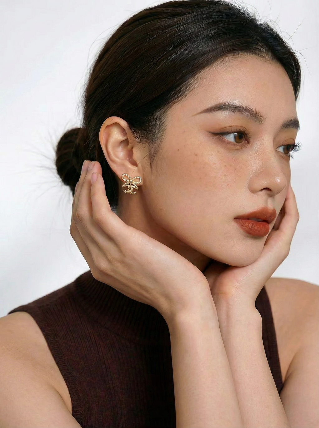 姿势2-看右边-金色耳环