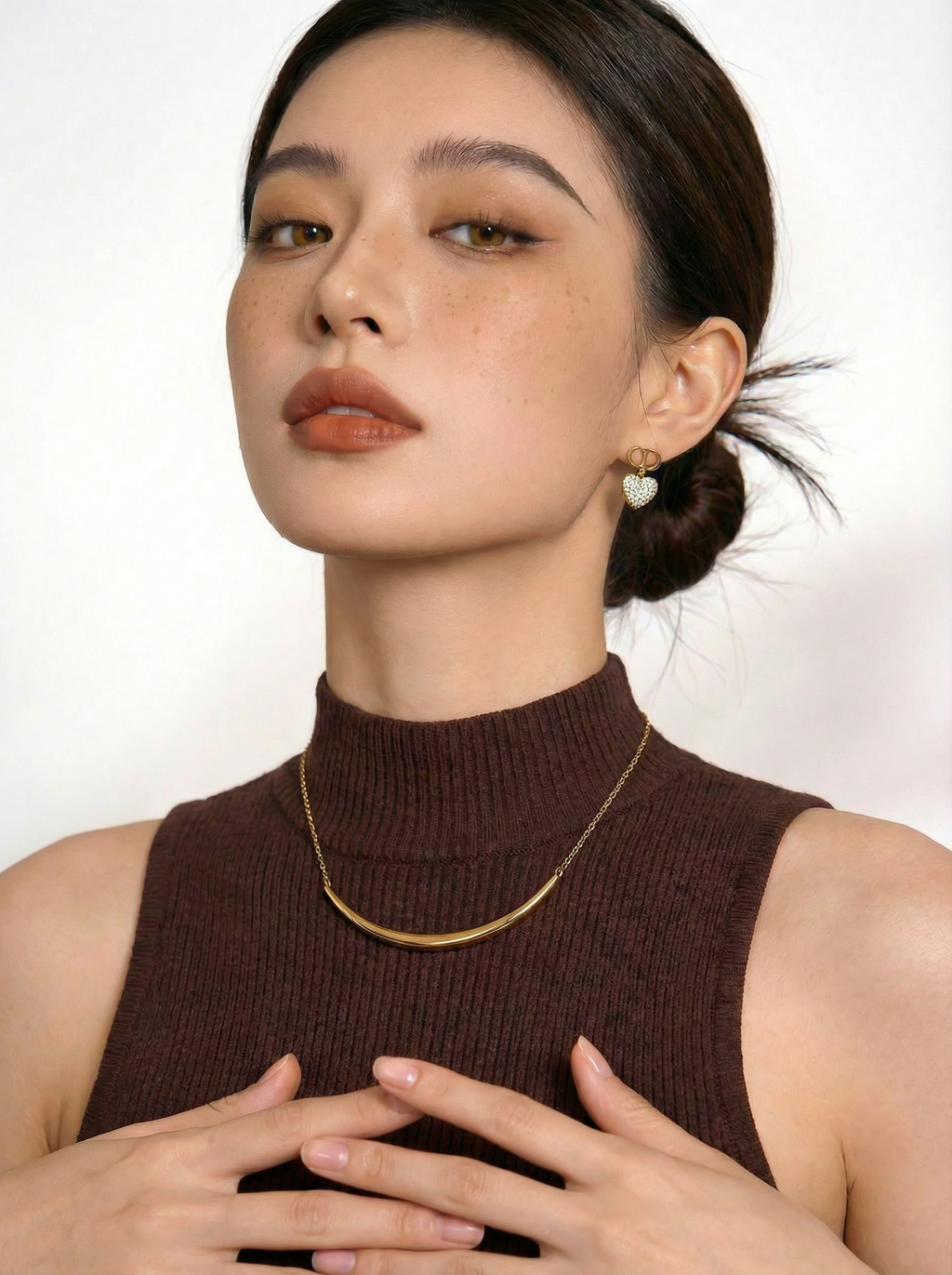 新增姿势5-双手交握腹部