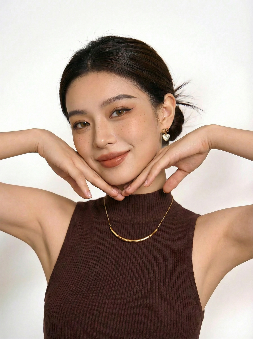 姿势8-双手托脸-半身