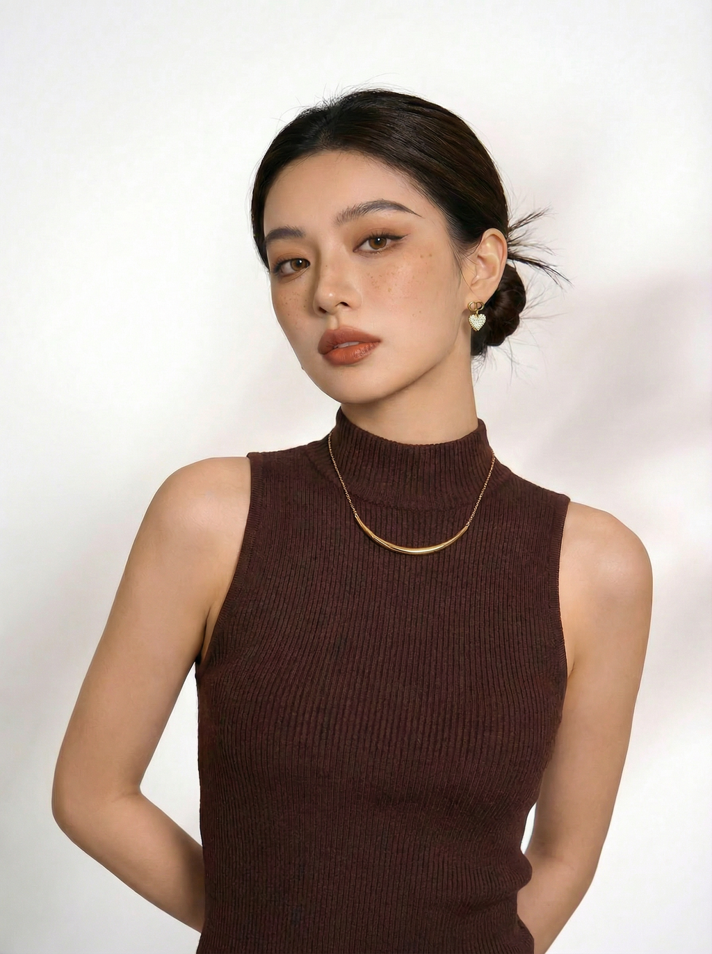 新增姿势2-双手背后