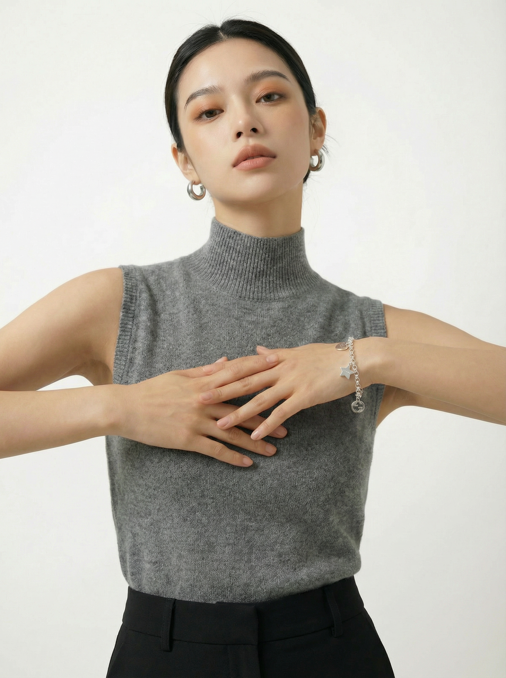 半身照-双手交握