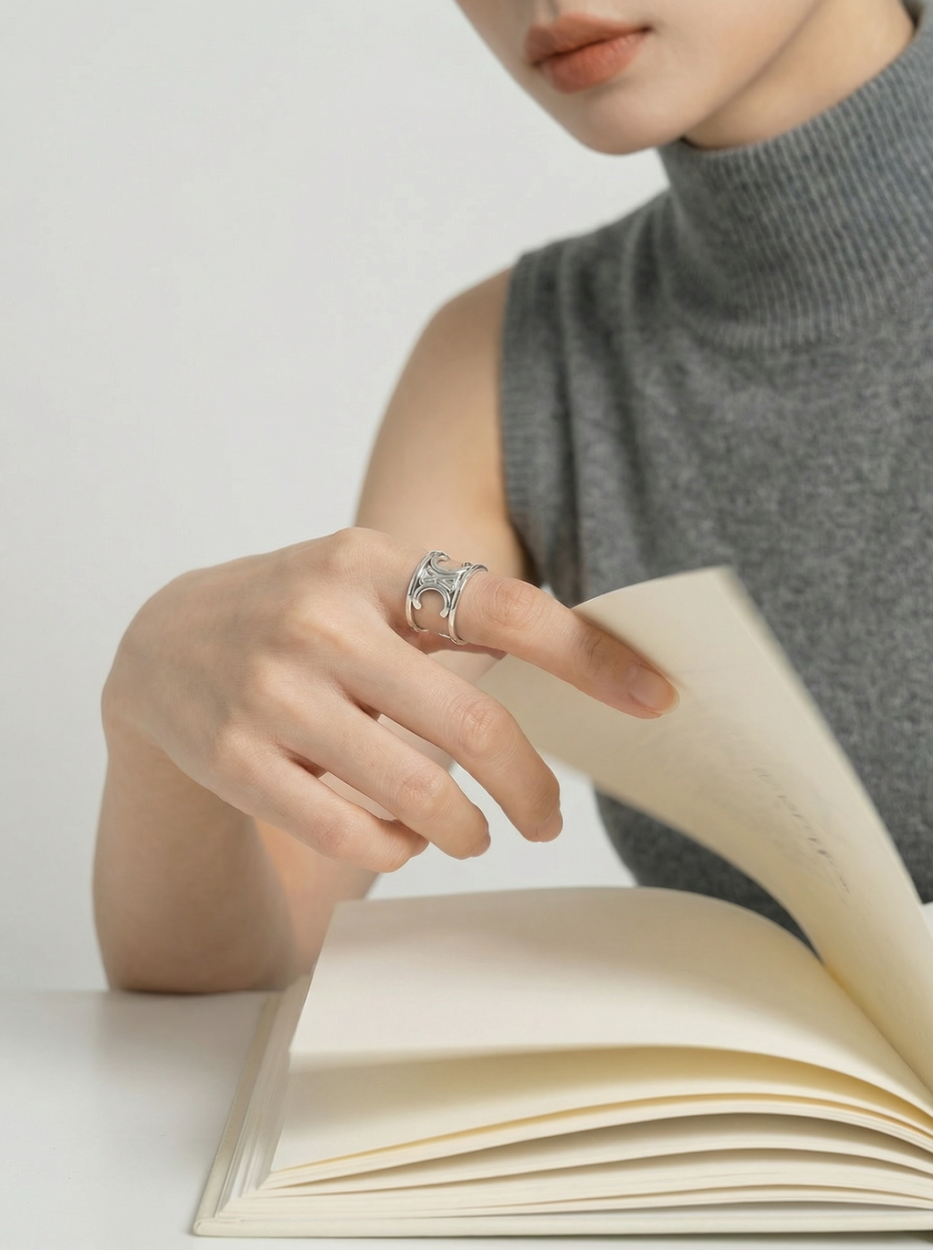 手部特写8-翻书动作