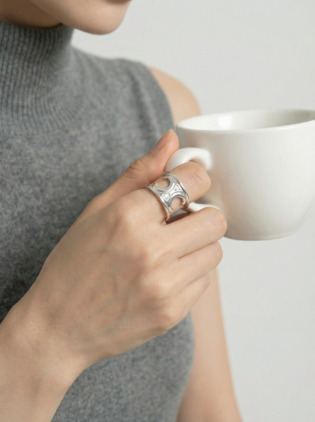 手部特写5-手持咖啡杯