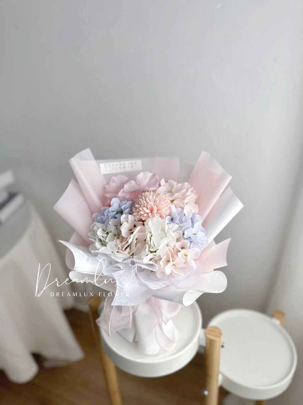 Copy of  Dreamlux flower (Logo)