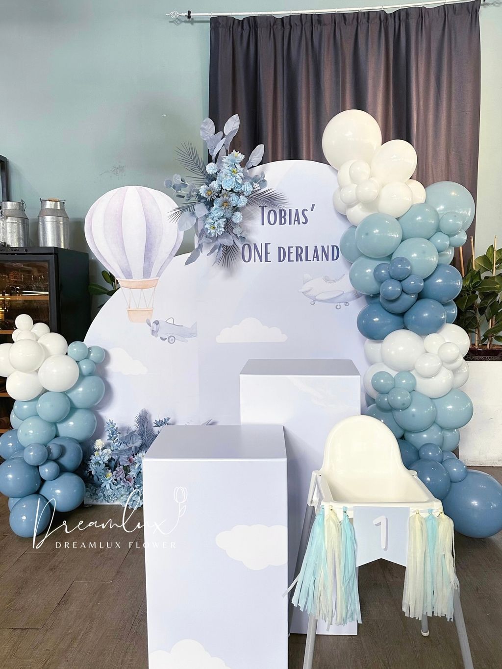 Copy of  Dreamlux flower (Logo)