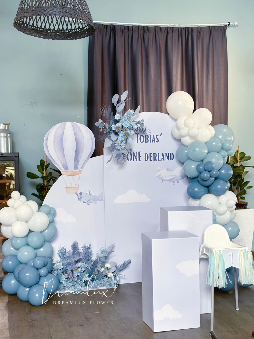 Copy of  Dreamlux flower (Logo)