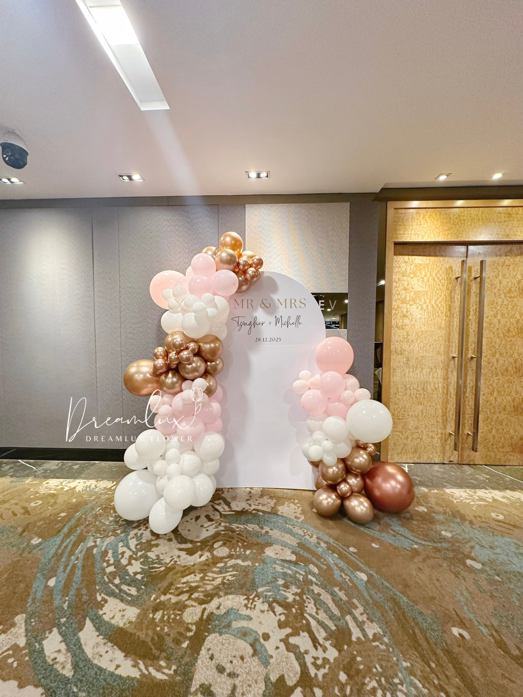 Copy of  Dreamlux flower (Logo)