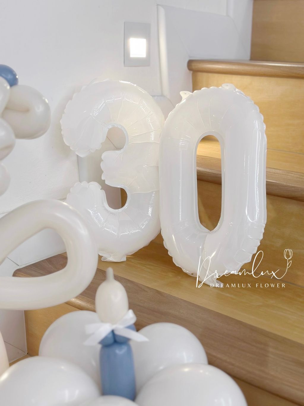 Copy of  Dreamlux flower (Logo)