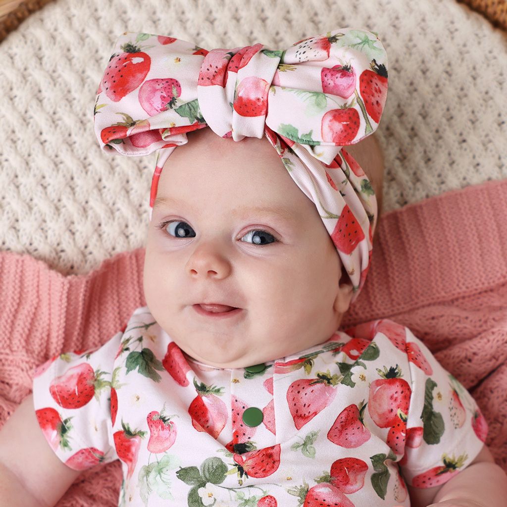 strawberry_oversized_bow_2