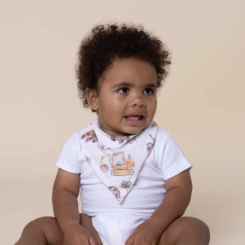 Digger-dribble-bib-1