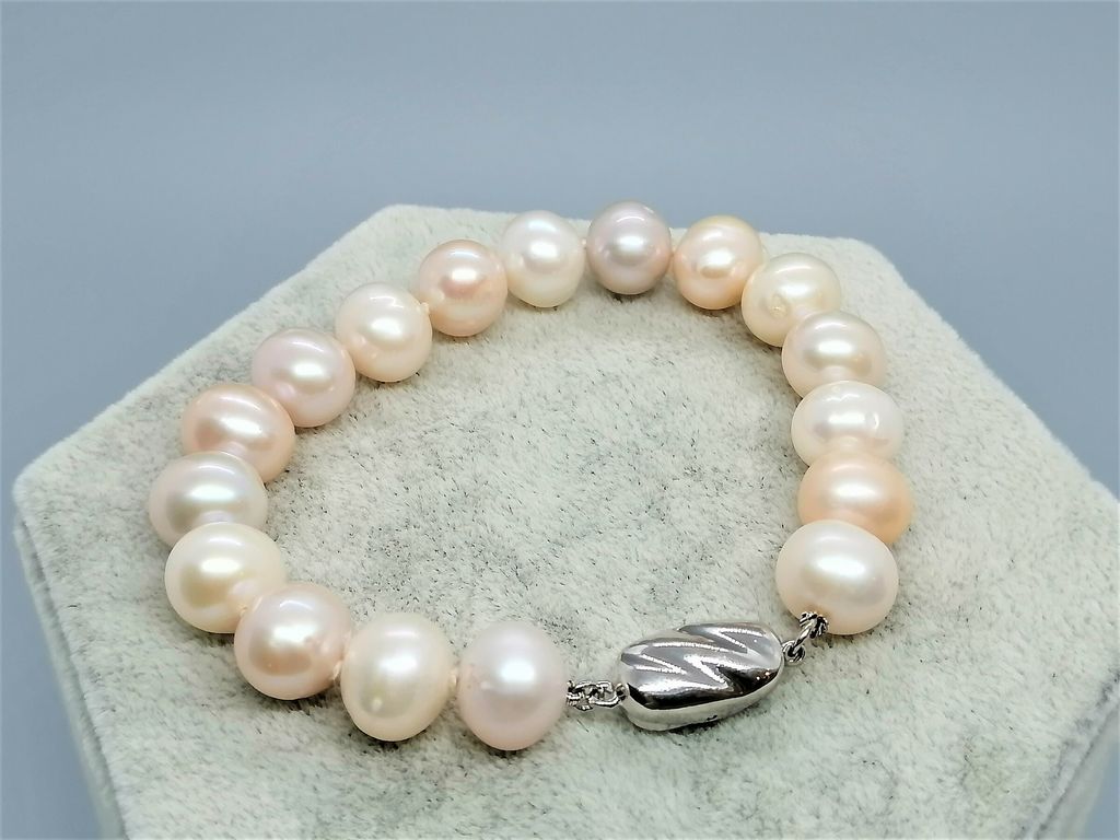 FWPBRA RM399 Cultured Fresh Water Pearl Bracelet 1a.jpg