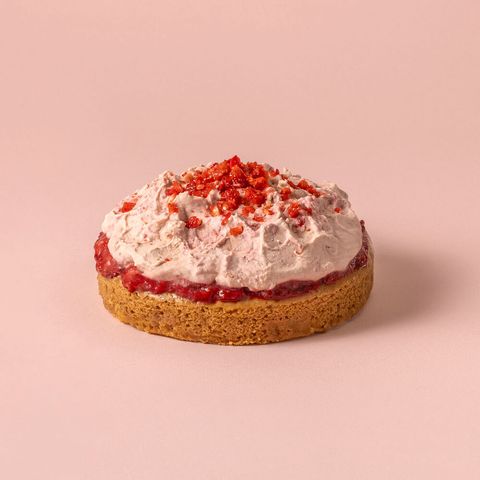 Vegan-Strawberry-Cream-Cake---Whole