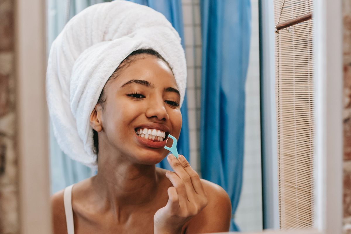 5 Benefits of Flossing Your Teeth