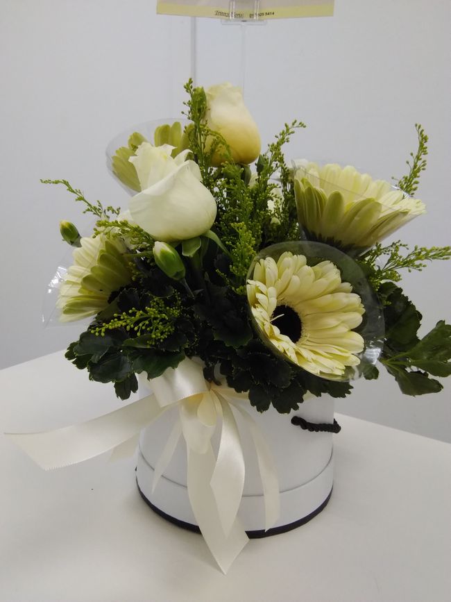 Trinny Florist | Trinny Flowers_Bouquets & gifts - BOX WITH FLOWERS