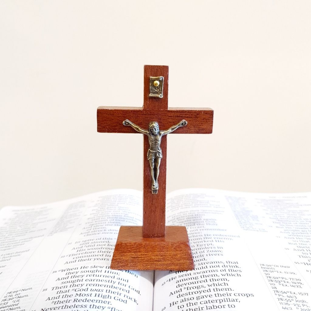 Crucifix 051(b).jpg