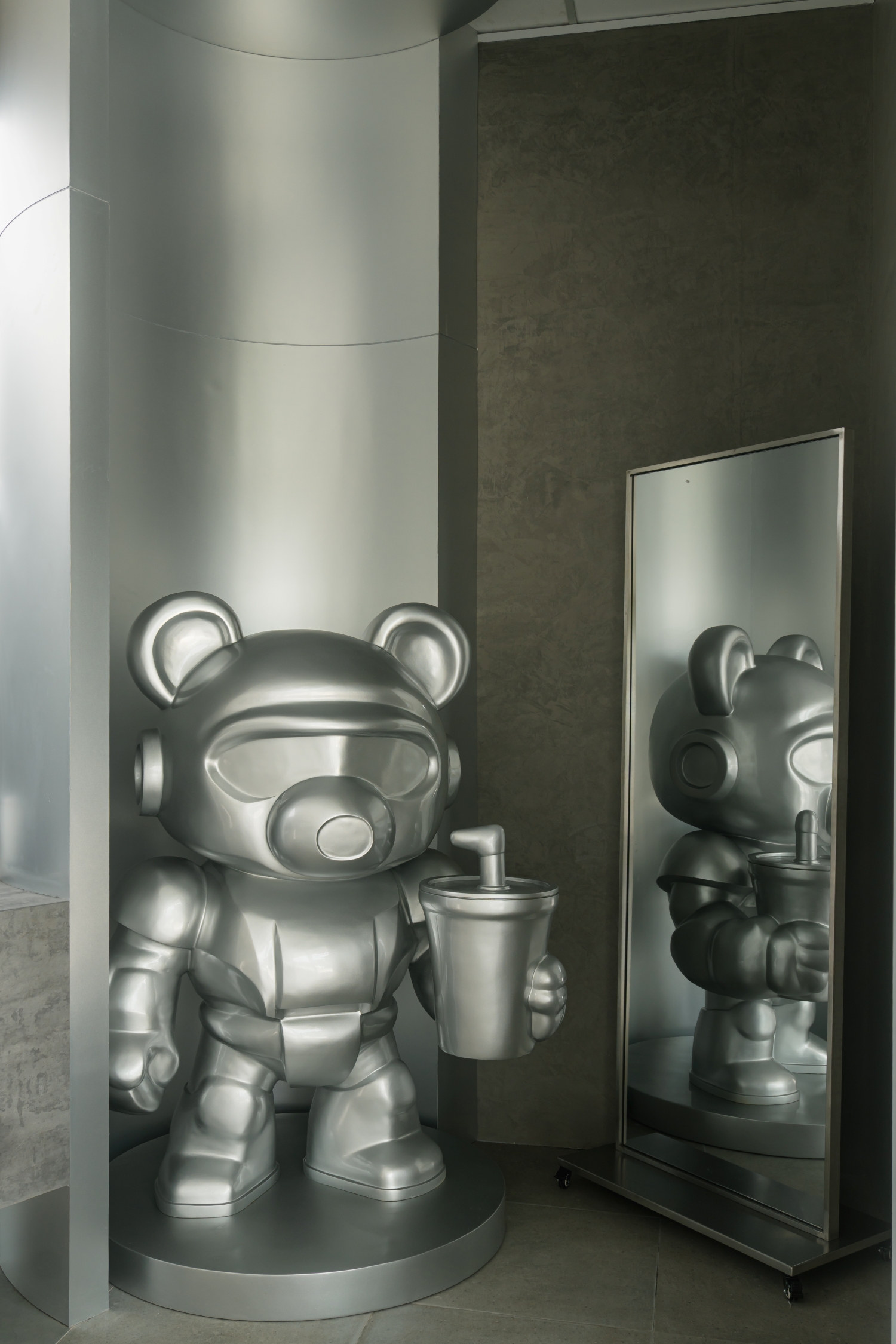 Davon store mascot