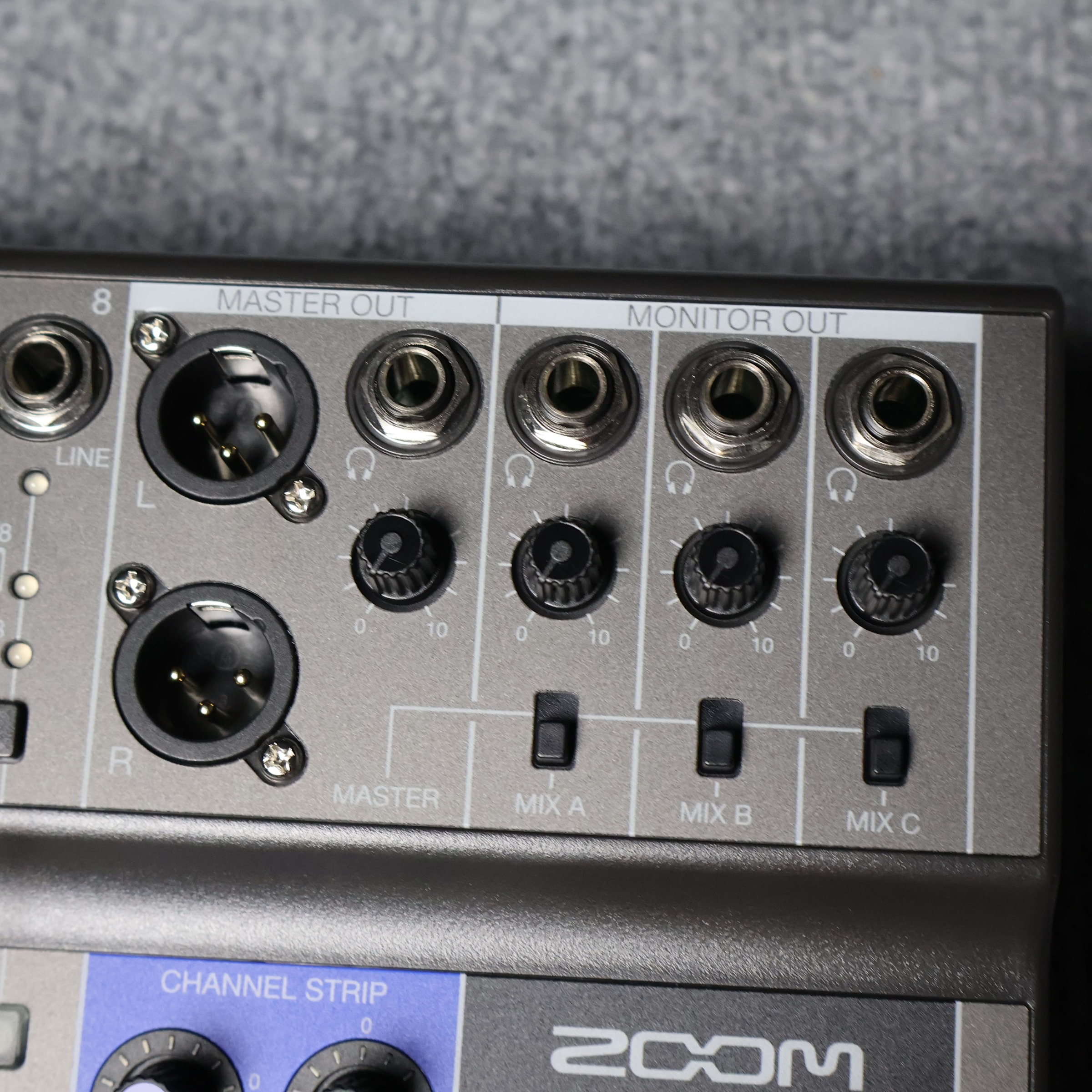 Zoom LiveTrak L8 8 Channel Digital Mixer with Interface ( L8 / L 8