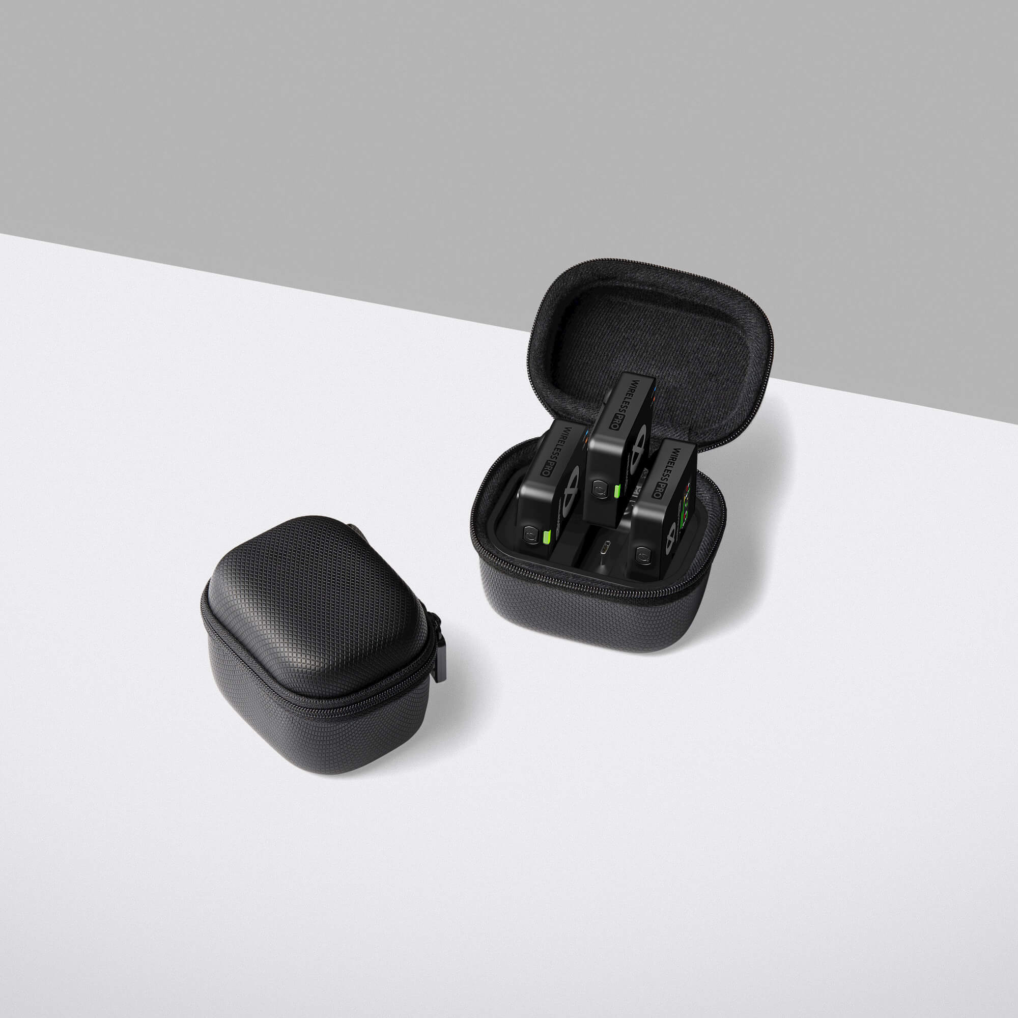 rode-wireless-pro-charging-case-packaging-insitu-8192x5464-rgb-2000x2000-40ad247