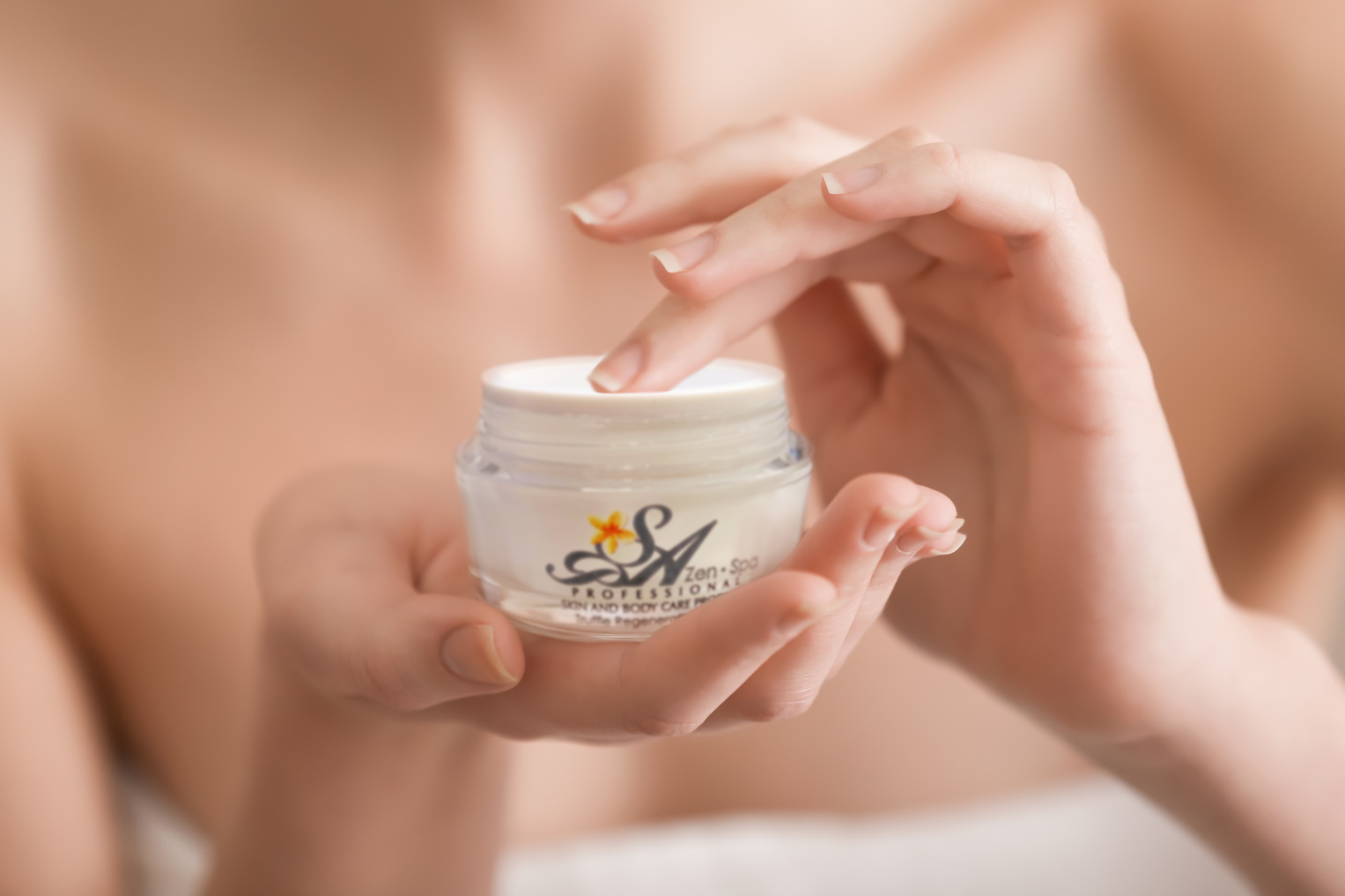 Hand hold Truffle Regenerative Cream