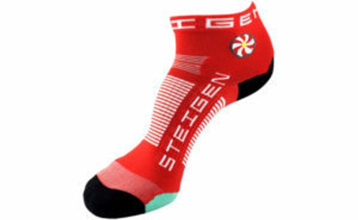 steigen CherryRedRunningSocks-300x185.jpg