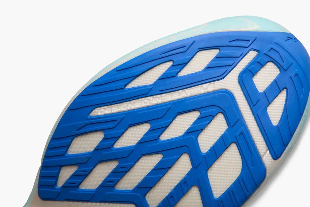 100053-134-d3-hyperion-elite-4-pb-unisex-performance-cushion-road-running-shoe