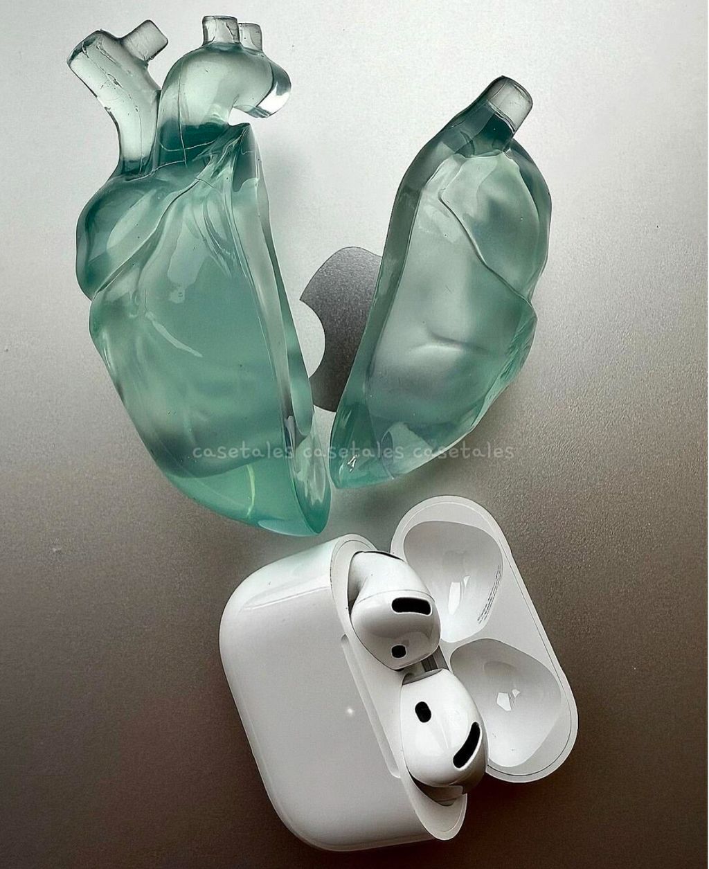 テックアクセサリー Mademoment fluffy heart design [hard AirPods case serie LIMITED EDITION Handmade 3D Heart AirPods Case – Casetales